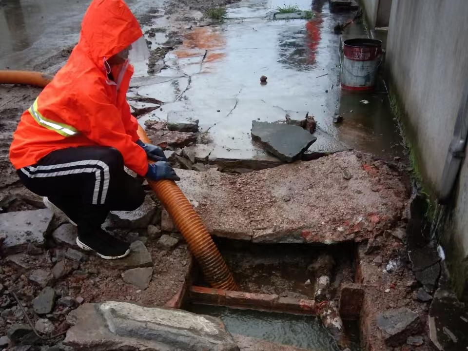 靖远专业清理污水池 炜誉市政以规范流程守护城市 “肠道”